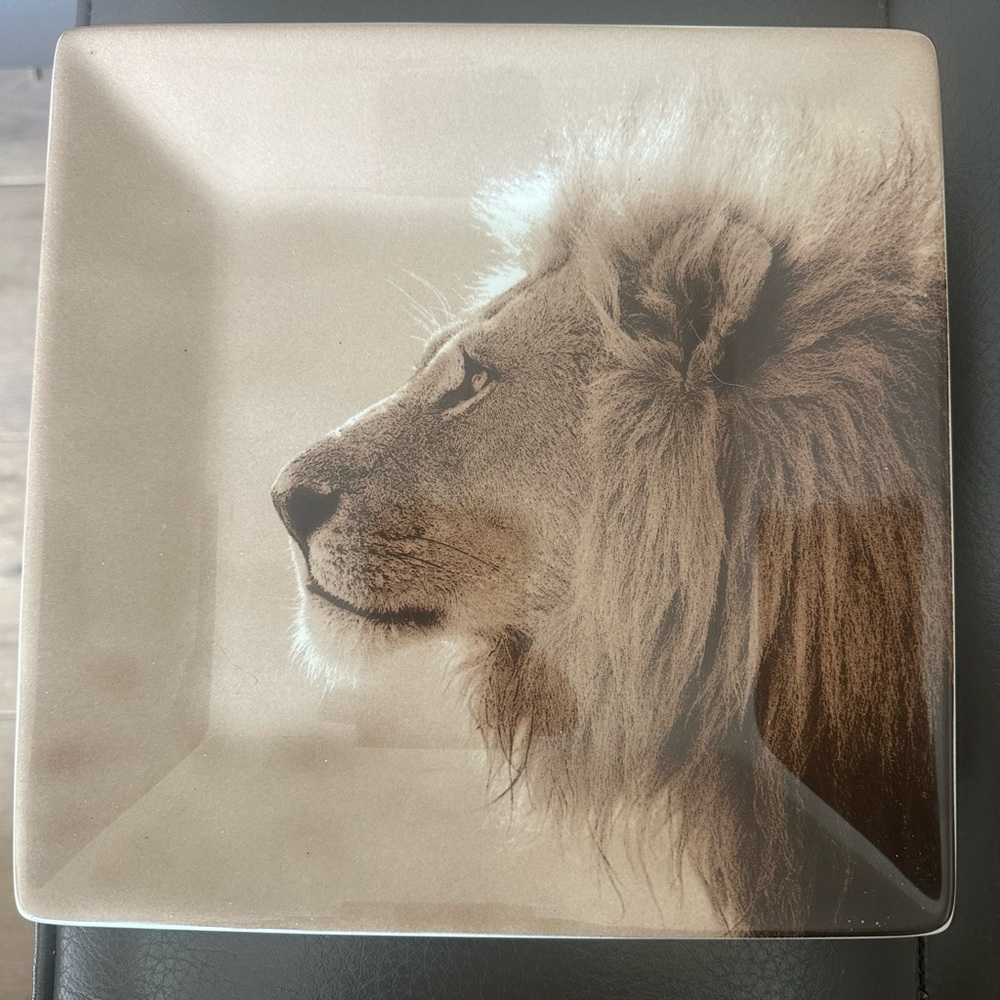 Lion Portrait Square Plate statement platter